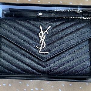 Yveś Śaint Laurent Black on Silver Leather Crossbody Bag